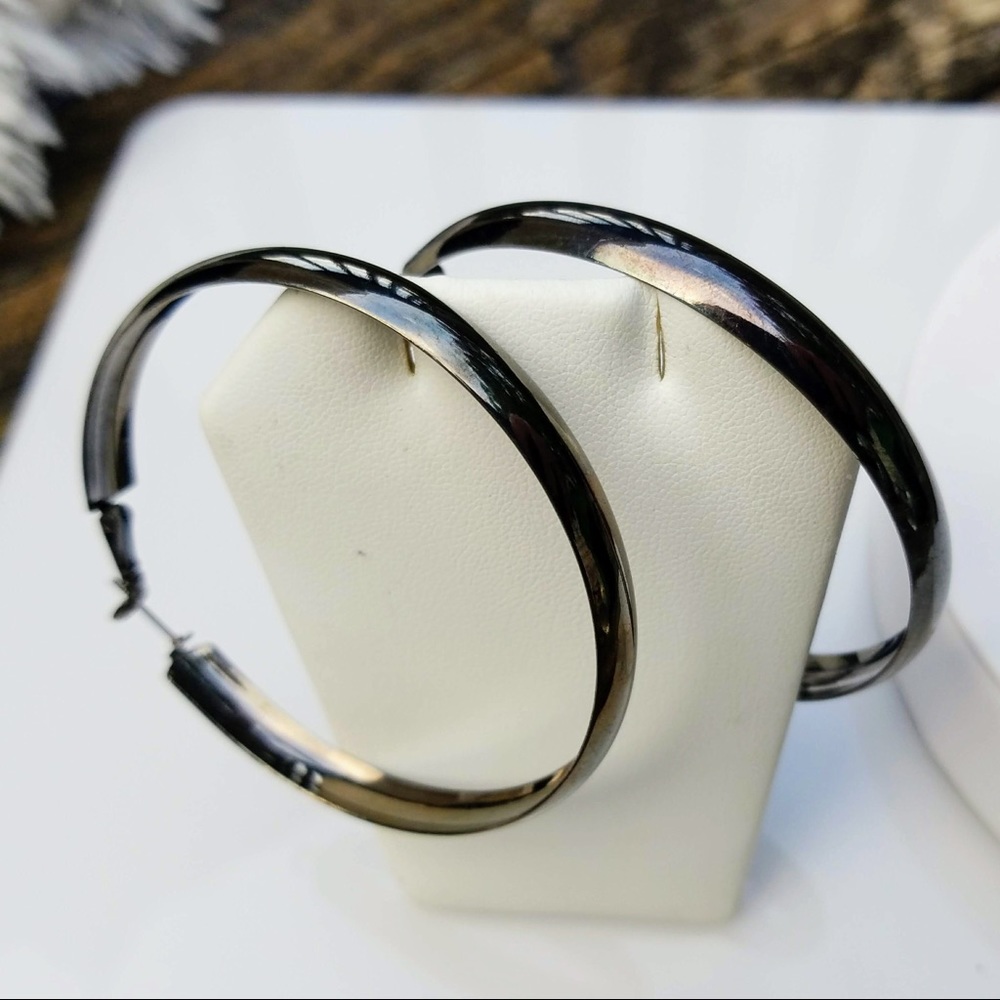 🆕NWOT 3" Gunmetal Tone Lightweight Hoop Earrings